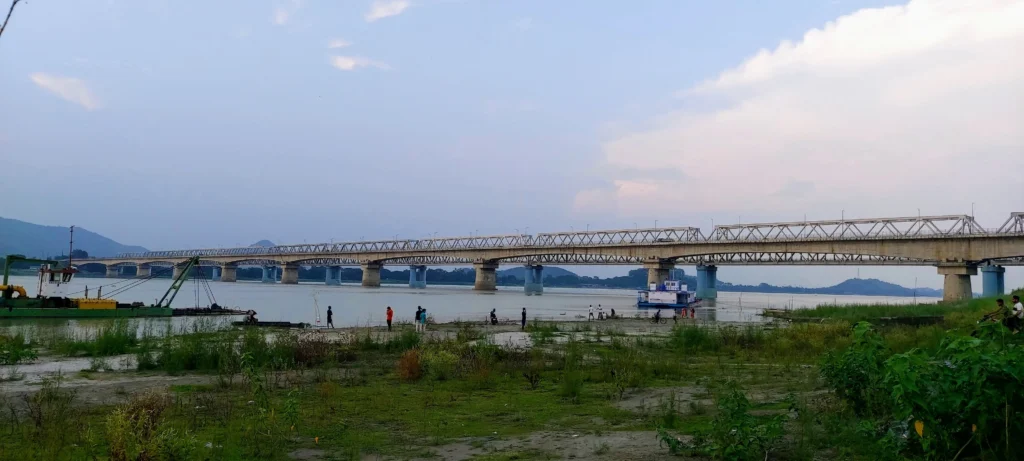 Saraighat Bridge- Valor Saluted at the Great Brahmaputra’s Awesome Spot Saraighat Bridge