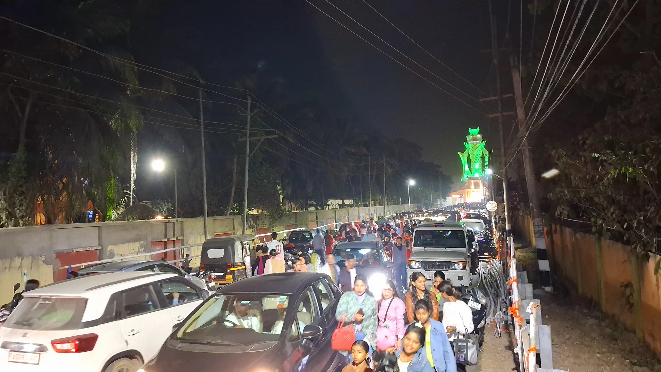 Real weekend traffic jam 300 meters before Swahid Smarak Kshetra entrance - Guwahati crowds and parking challenge